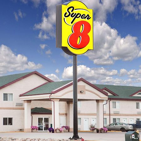 Super 8 By Wyndham Kindersley Exterior photo