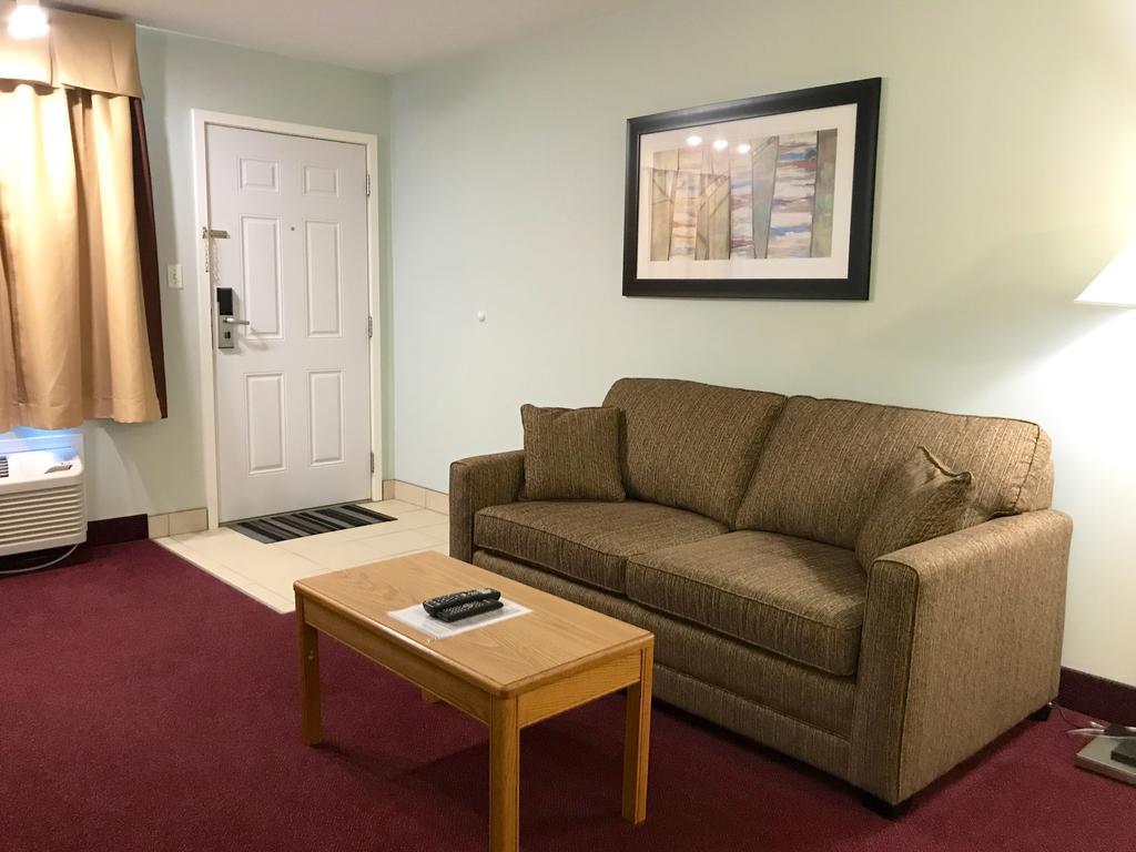 Super 8 By Wyndham Kindersley Exterior photo