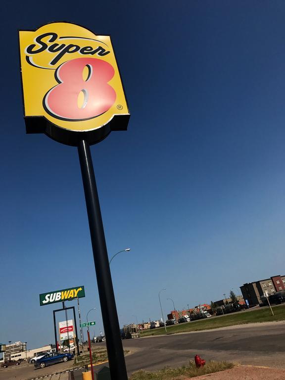 Super 8 By Wyndham Kindersley Exterior photo