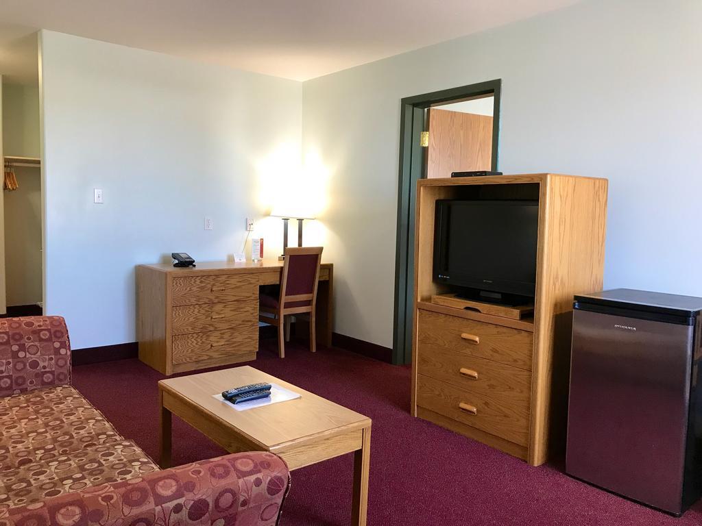 Super 8 By Wyndham Kindersley Exterior photo