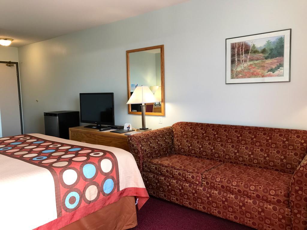 Super 8 By Wyndham Kindersley Exterior photo