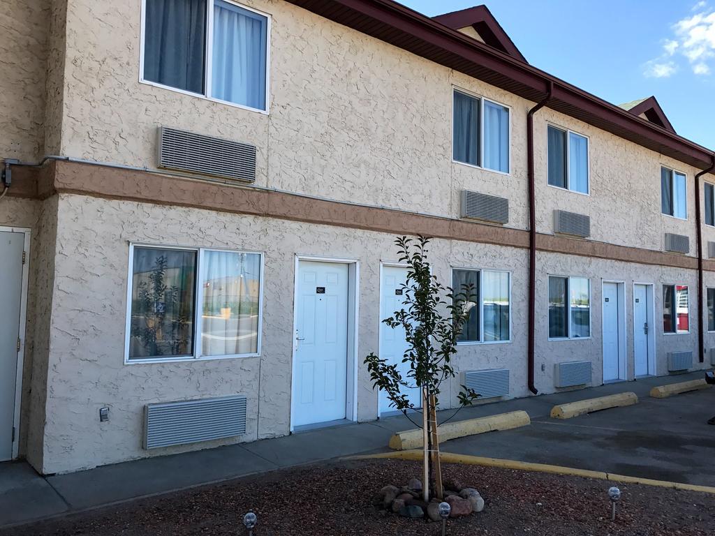 Super 8 By Wyndham Kindersley Exterior photo