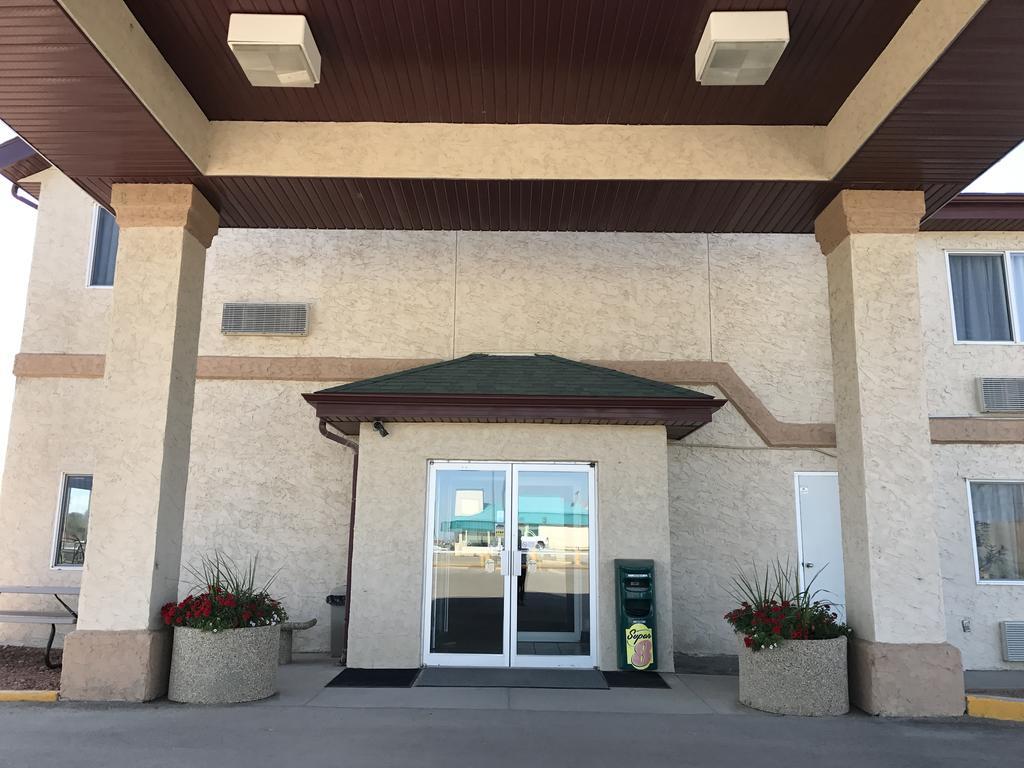 Super 8 By Wyndham Kindersley Exterior photo