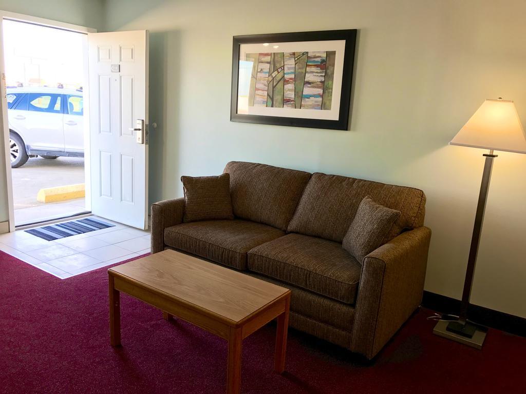 Super 8 By Wyndham Kindersley Exterior photo